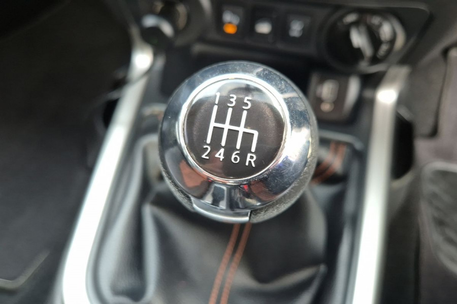2019 Nissan Navara D23 Series 4 N-TREK Dual Cab Pickup Image 24