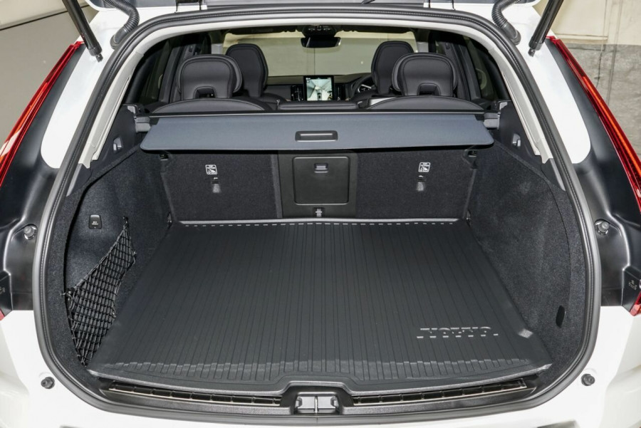 2026 Volvo XC60 UZ Plus B5 Bright SUV Image 19