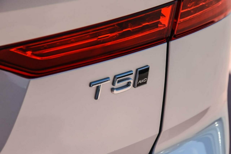 2019 MY20 Volvo XC60 UZ T5 Momentum Suv Image 12