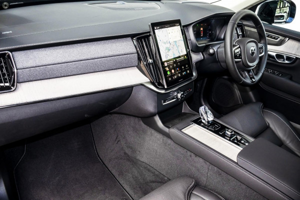 2026 Volvo XC90 L Series Ultra B5 Dark SUV Image 7