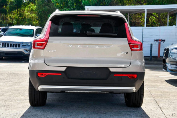 2024 MY25 Volvo XC40 XZ Ultra B4 Bright SUV Image 3