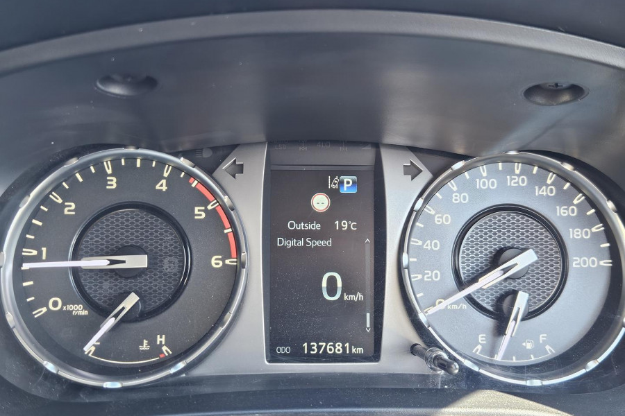 2022 Toyota HiLux GUN126R SR Double-Cab Pick-Up Image 17
