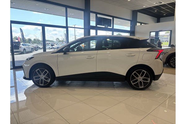 2024 MG MG4 MEH32 Essence 64 Hatch Image 5