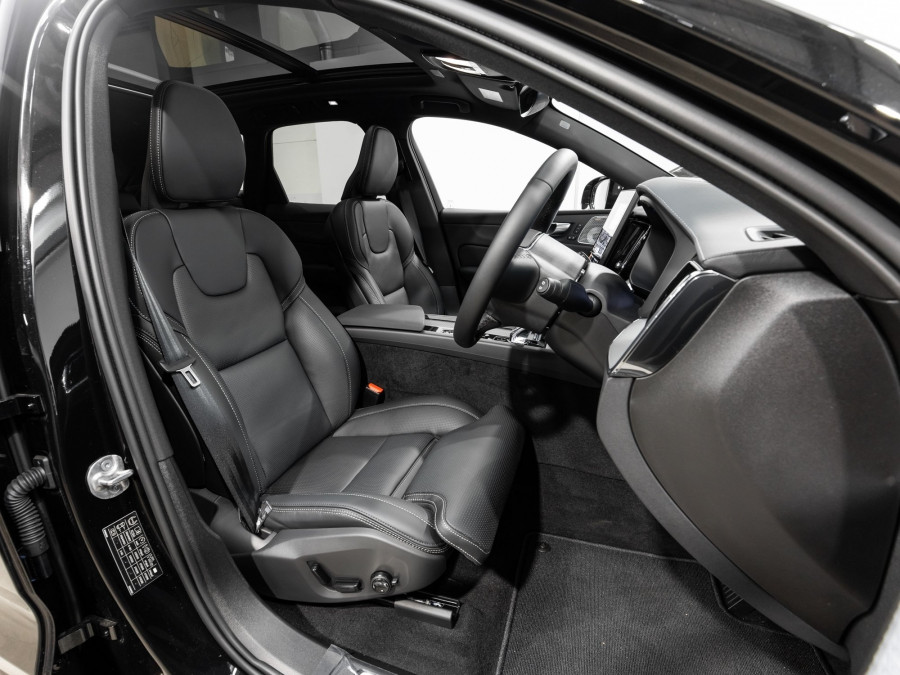 2026 Volvo XC60 UZ T8 Ultra Plug-in-hybrid AWD SUV Image 16