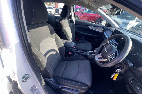 2023 MY24 Kia Cerato BD S Hatch Image 14