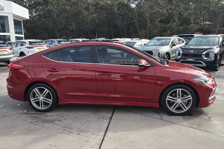 2018 Hyundai Elantra AD SR Sedan Image 4