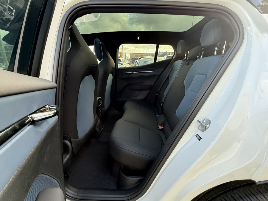 2026 Volvo EX30  Single Motor Extended Range Ultra SUV Image 12