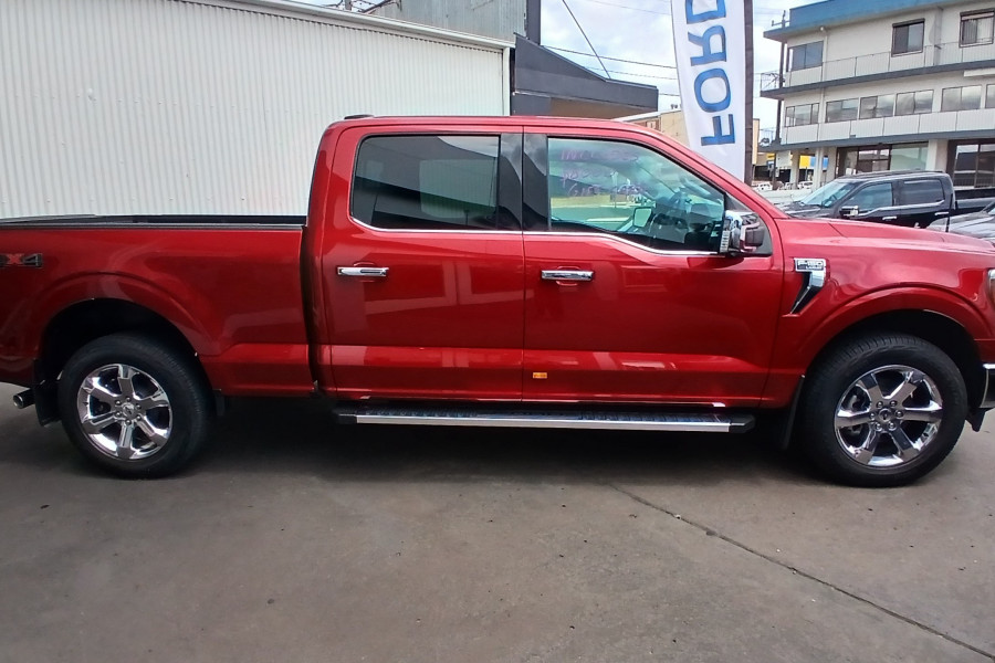 2023 Ford F-150 No Series Lariat Dual Cab Image 7