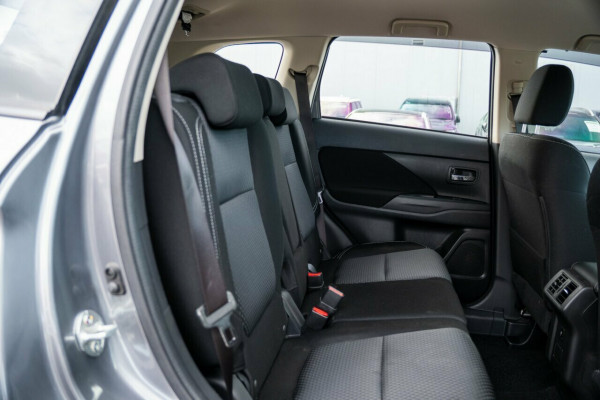 2019 Mitsubishi Outlander ZL ES SUV Image 9
