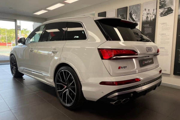 2026 Audi SQ7 TFSI Wagon Image 4