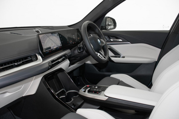 2026 BMW iX1 U11 xDrive30 M Sport SUV image 8