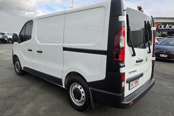 2021 MY22 Mitsubishi Express SN GLX Van Image 9