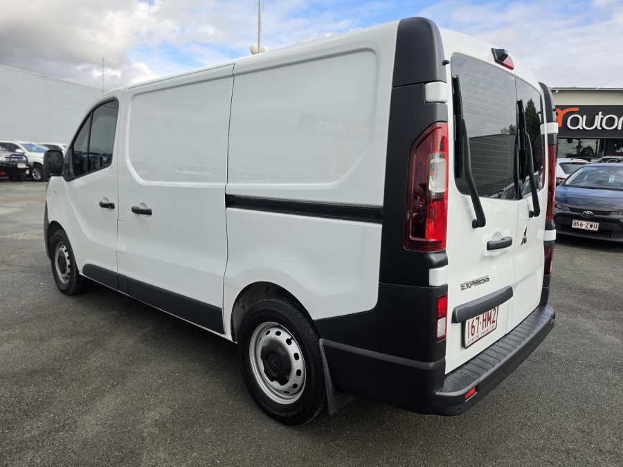 2021 MY22 Mitsubishi Express SN GLX Van Image 9