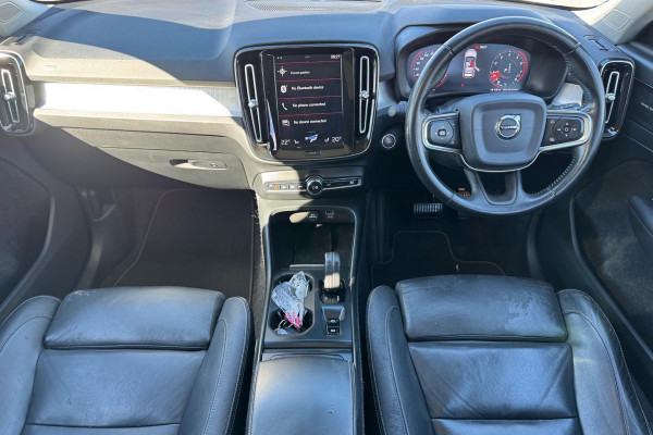 2020 Volvo XC40 XZ T4 Momentum SUV Image 16