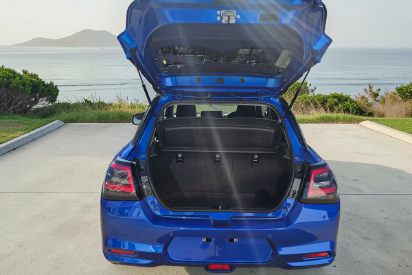 2025 Suzuki Swift UZ Hybrid Plus Hatch Image 5