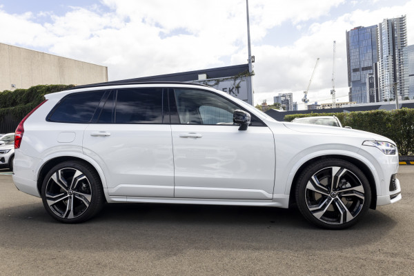 2024 Volvo XC90 L Series Recharge Ultimate T8 Plug-In Hybrid SUV Image 3