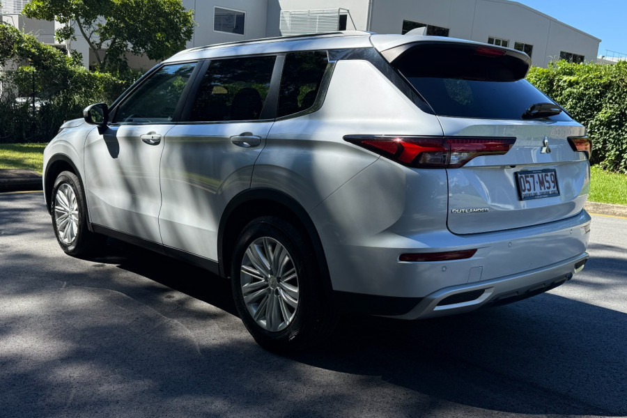2023 MY24 Mitsubishi Outlander ZM LS SUV Image 9
