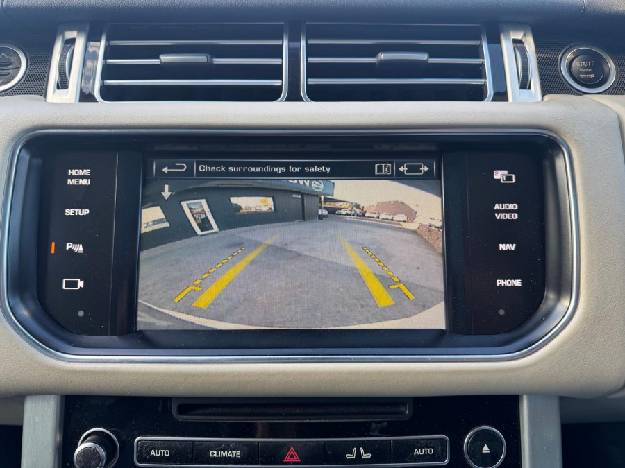 2014 MY14.5 Land Rover Range Rover L405 SDV8 Vogue SE SUV Image 15