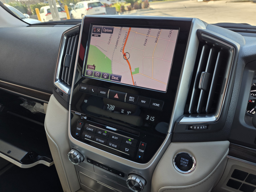 2019 Toyota LandCruiser VDJ200R VX SUV Image 24