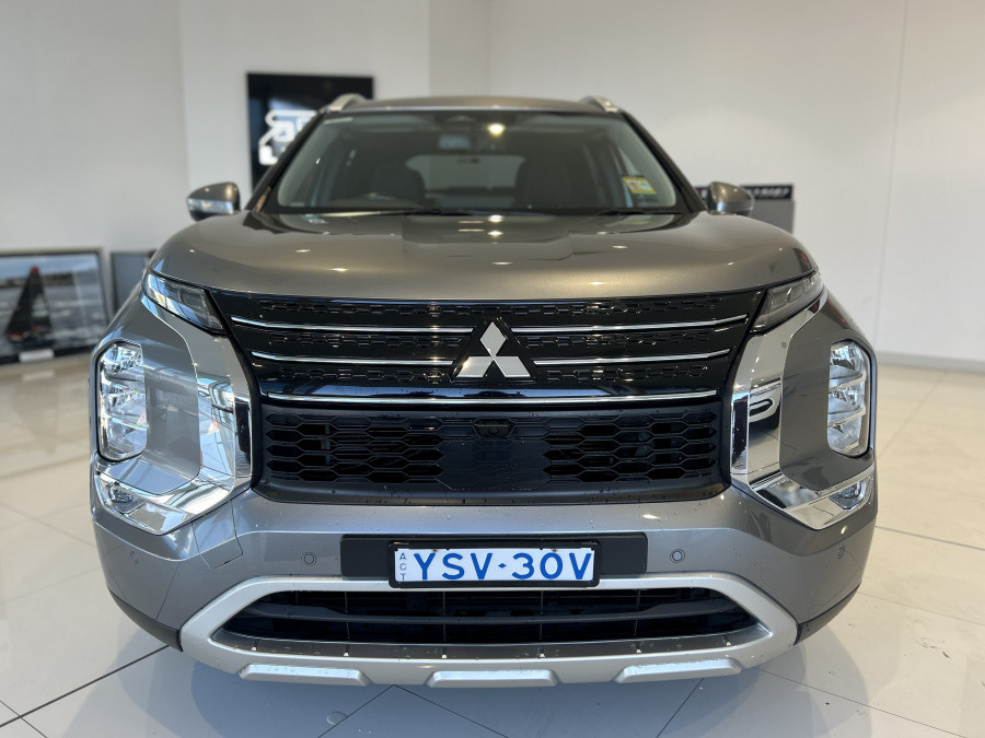 2023 Mitsubishi Outlander ZM LS SUV Image 2