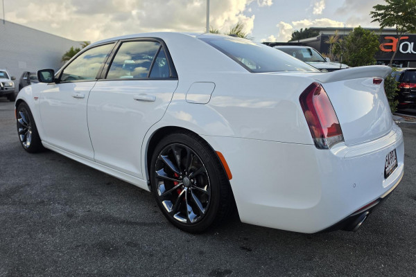 2017 Chrysler 300 LX SRT Sedan Image 9