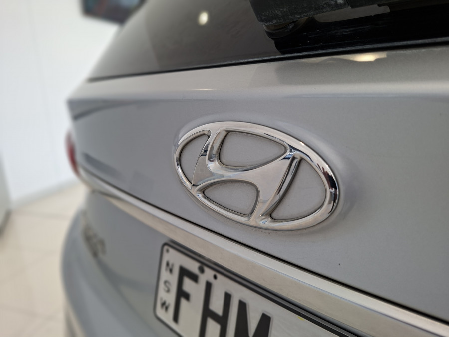2018 Hyundai Santa Fe DM5 Series II Highlander SUV Image 24