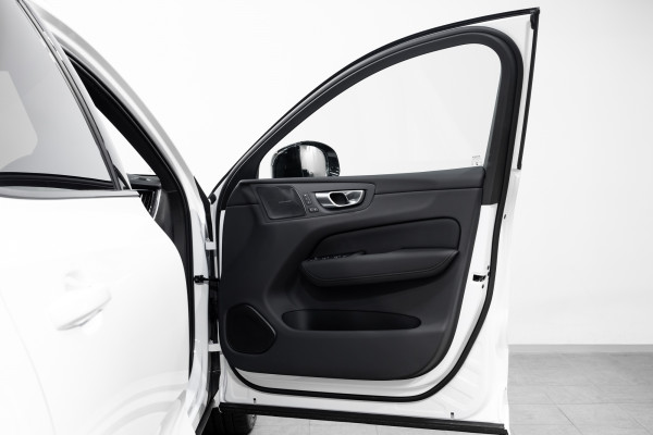 2026 Volvo XC60 UZ B5 AWD Ultra Dark SUV Image 9