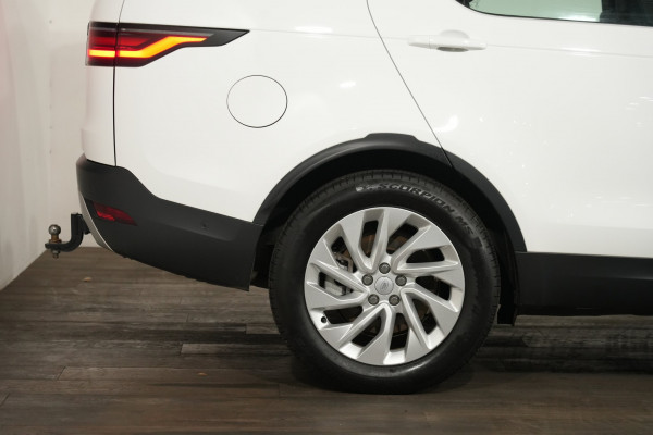 2023 Land Rover Discovery Series 5 D300 S SUV Image 5