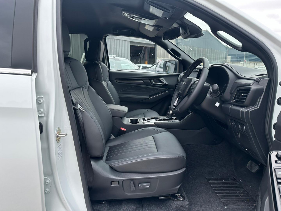 2026 MY25.5 Isuzu MU-X RJ LS-T SUV Image 8