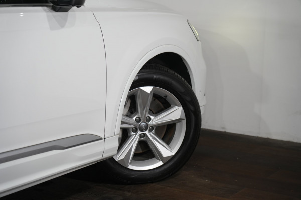 2020 Audi Q7 45 TDI SUV image 11