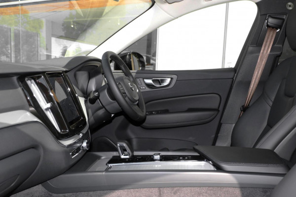 2025 Volvo XC60 UZ Plus T8 Plug-in Hybrid SUV Image 5