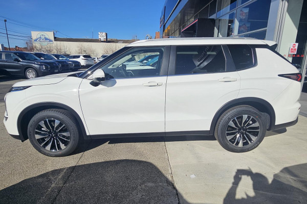 2026 Mitsubishi Outlander ZM LS SUV Image 3