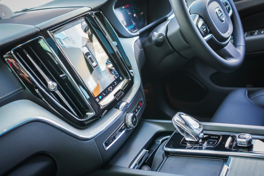 2025 Volvo XC60 Ultra T8 Plug-In Hybrid SUV Image 34