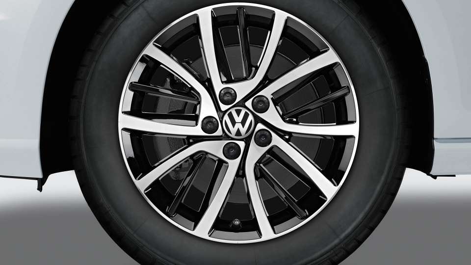 Blade alloy wheel