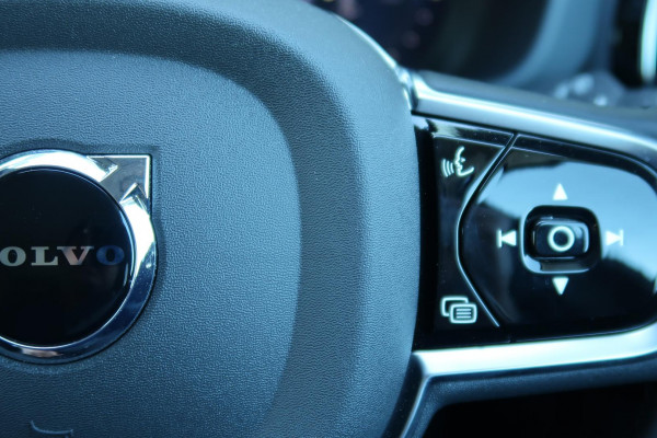 2025 Volvo XC60 UZ Plus T8 Plug-in Hybrid Dark SUV Image 23