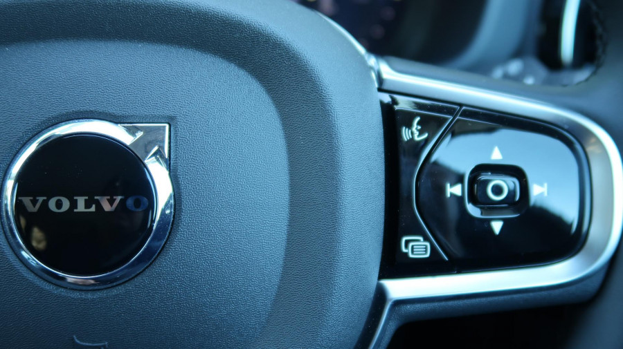 2025 Volvo XC60 UZ Plus T8 Plug-in Hybrid Dark SUV Image 23