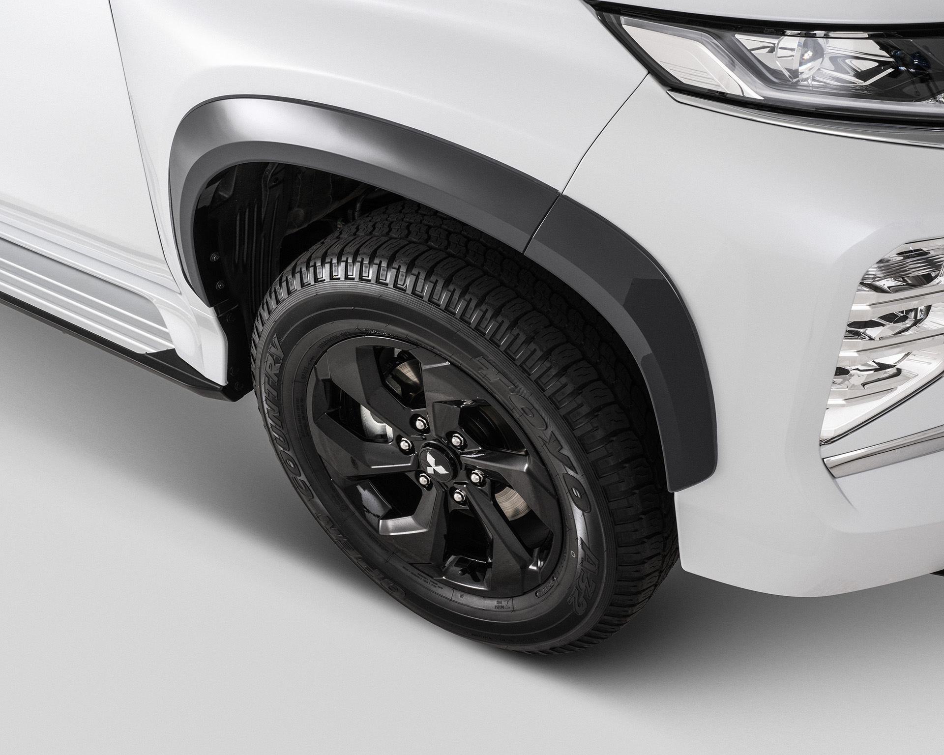 Fender arch moulding