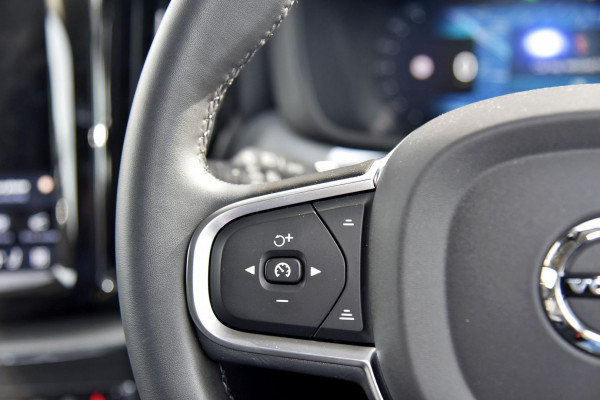 2025 Volvo XC60 UZ Plus T8 Plug-in Hybrid SUV Image 11