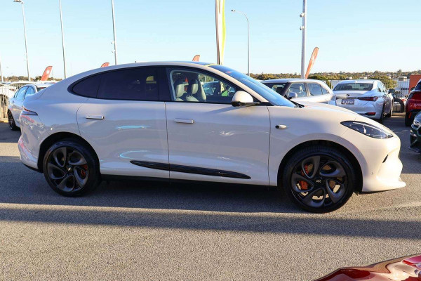 2025 MG IM6 S12L Performance SUV Image 3