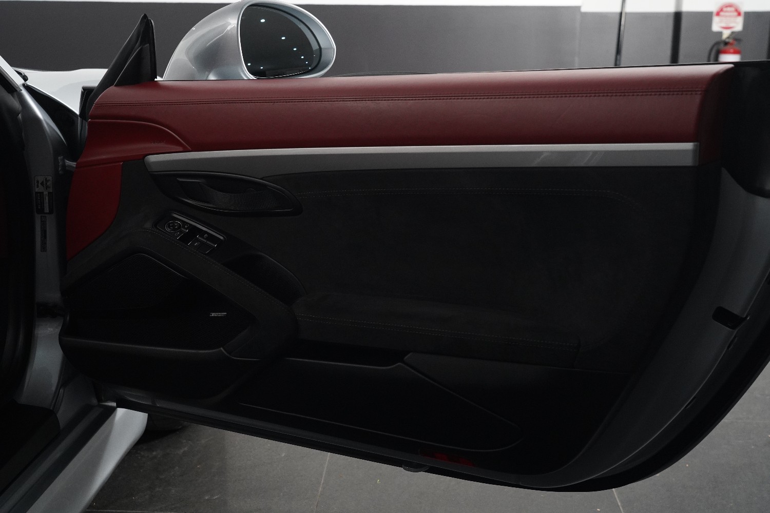 2016 Porsche Boxster Spyder Convertible Image 39