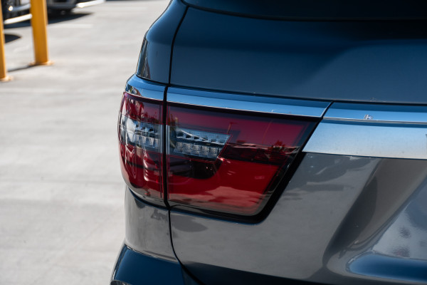 2023 Nissan Patrol Y62 Ti-L SUV image 24