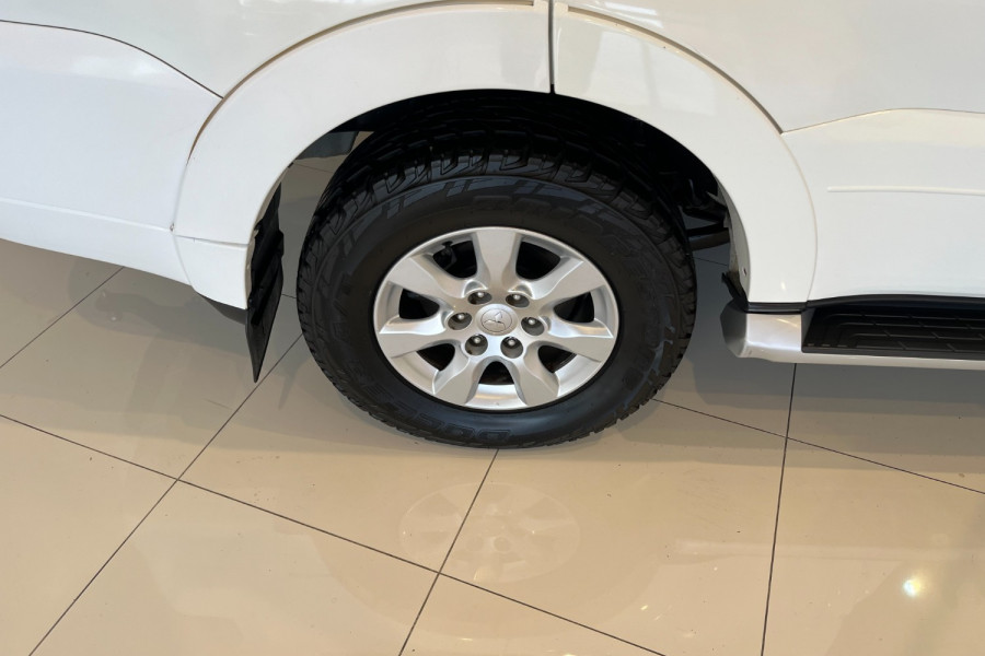 2015 Mitsubishi Pajero NX GLX SUV Image 17