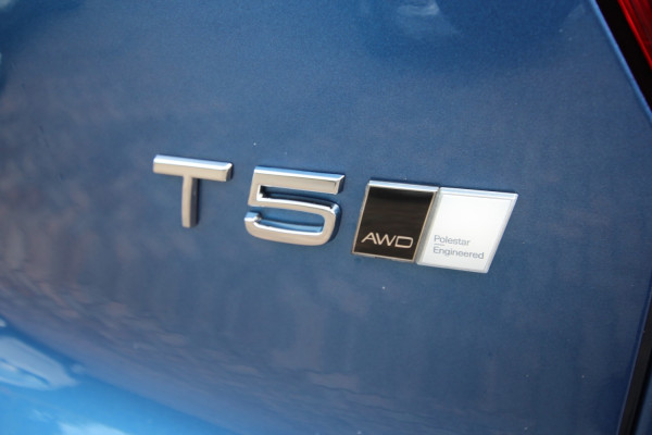 2020 Volvo XC40 XZ T5 R-Design Suv