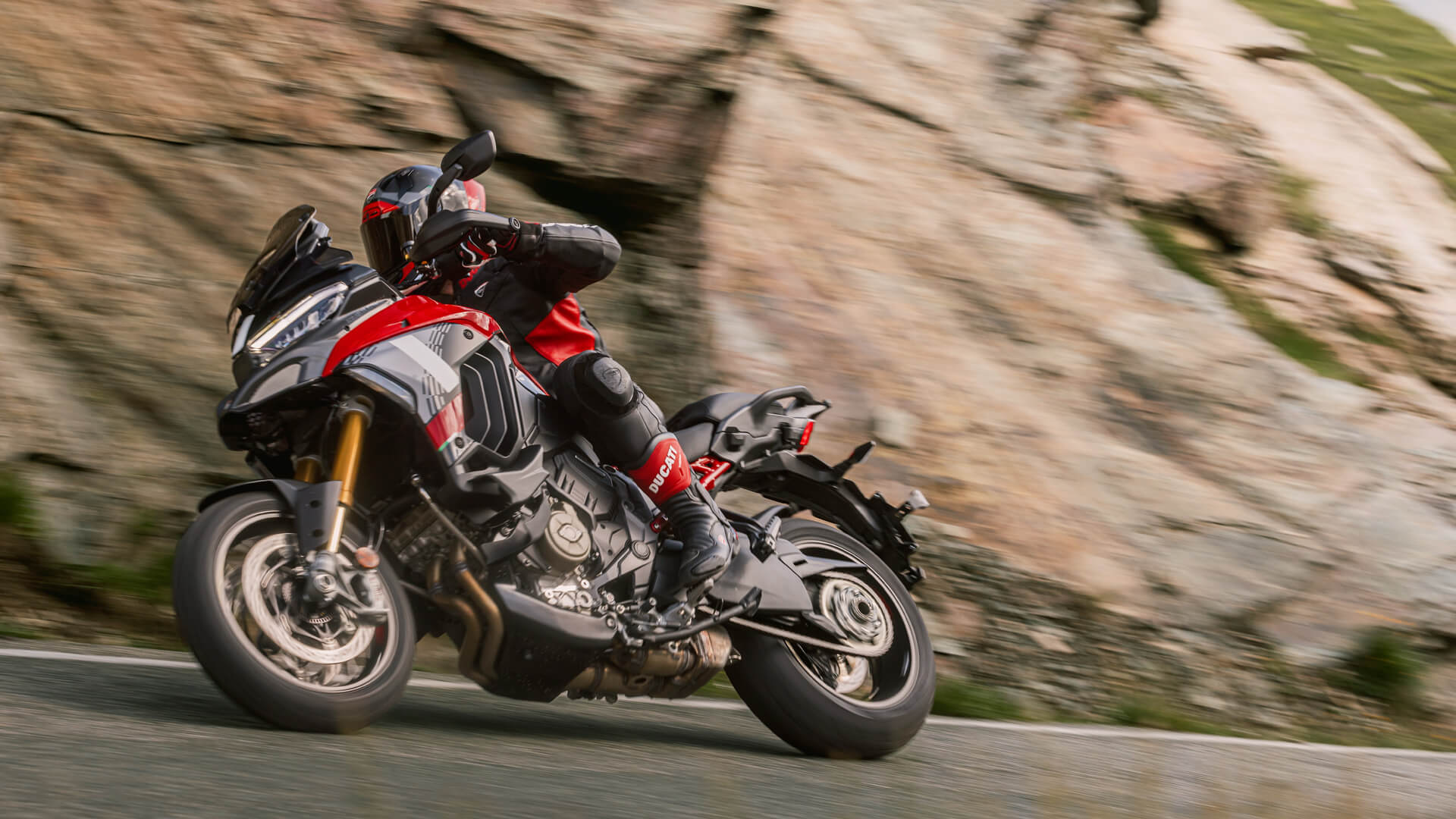 New Ducati V4 Pikes Peak Image