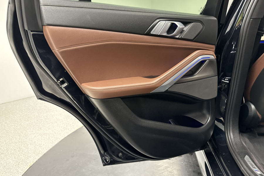 2020 BMW X6 xDrive40i M Sport Coupe Image 14