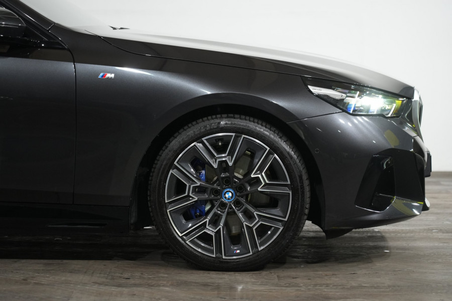 2025 BMW i5 eDrive40 M Sport Sedan Image 4