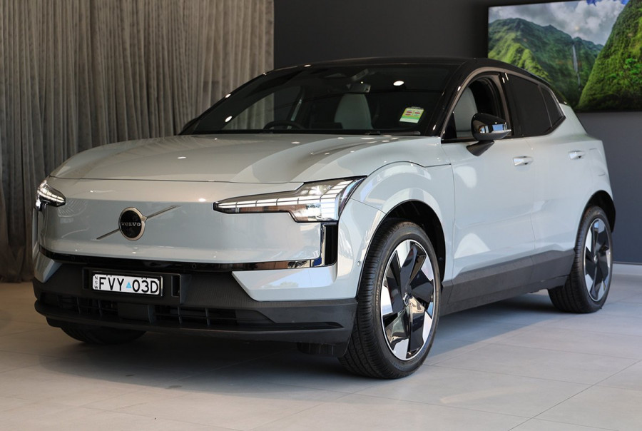 2024 MY25 Volvo EX30  Single Motor Extended Range Ultra SUV Image 1