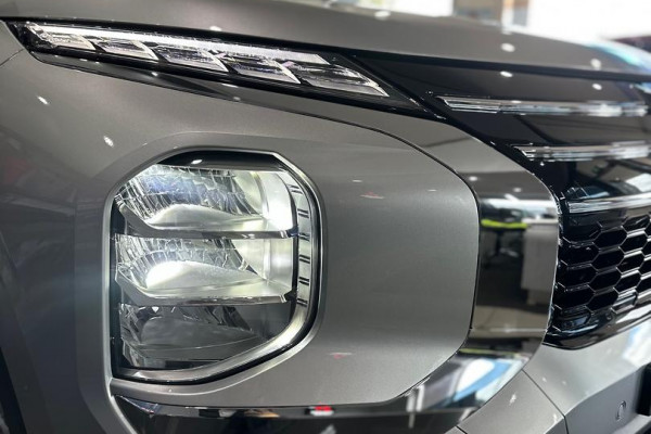 2025 MY24 Mitsubishi Outlander ZM ES SUV Image 10