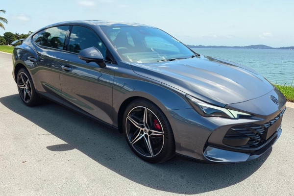 2025 MG MG7  Essence Sedan Image 1