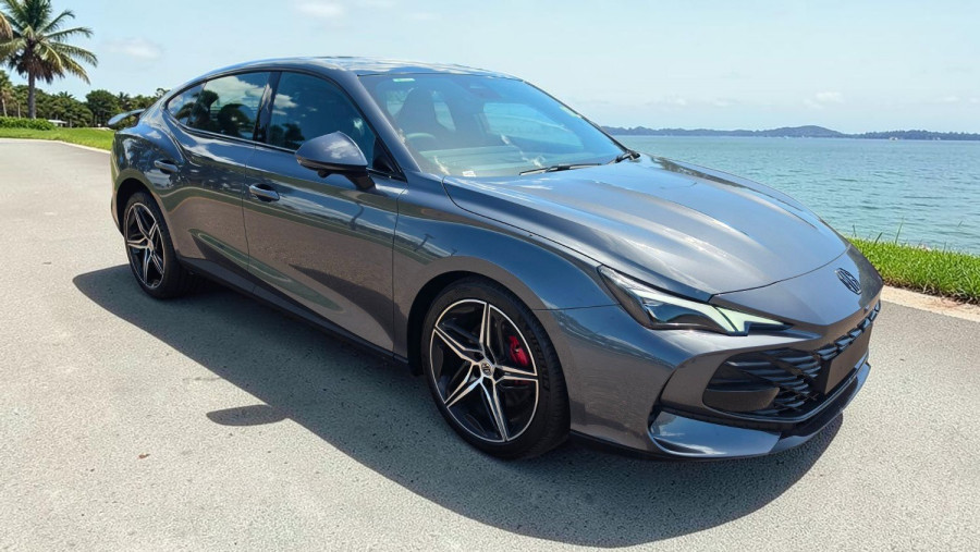 2025 MG MG7  Essence Sedan Image 1